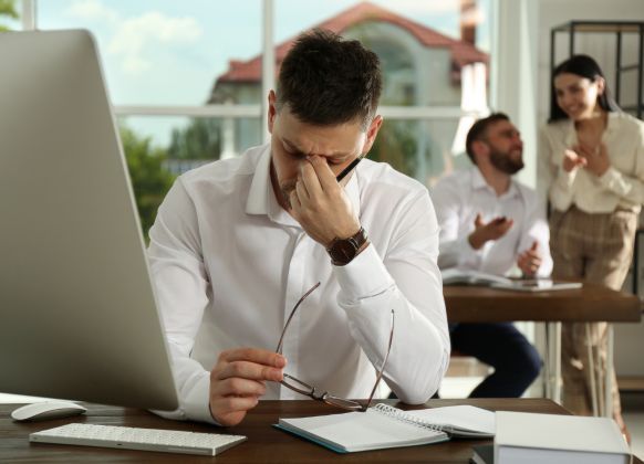 TalenceLtd's tweet image. Margot Faraci's study on 2,500 leaders reveals a trend in fear-driven leadership. In the UK, 23% create fear-based work environments, impacting morale and costing £2.2 billion in lost productivity. 

#LeadershipStudy #FearfulLeadership #Workplace  buff.ly/46ghEEK