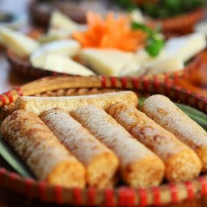 Sapavivu's tweet photo. Sapa có đặc sản gì: Cơm lam
Cơm lam Sapa được nấu trong các ống tre như ống nứa, ống bương và ống vầu. Gạo để làm món ăn này phải được thu hoạch từ những thửa ruộng bậc thang, để mang lại hương vị thơm ngon và độ dẻo đặc
#Sapa #Dulich #AmThuc #TipsDuLich https://t.co/nZxGVFXUHY