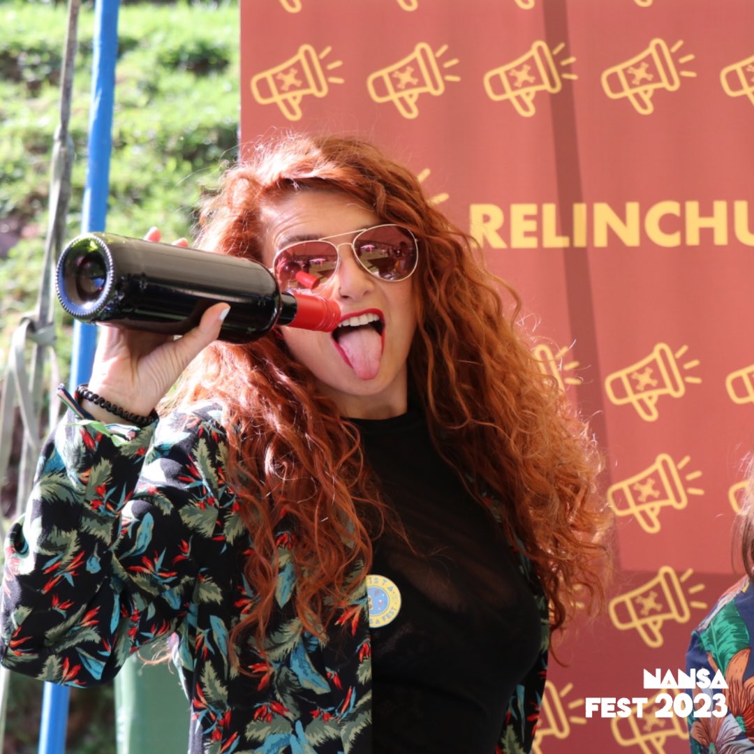 Da igual la hora que sea, la botella de vermut siempre en la mano 🤚  #NansaFest