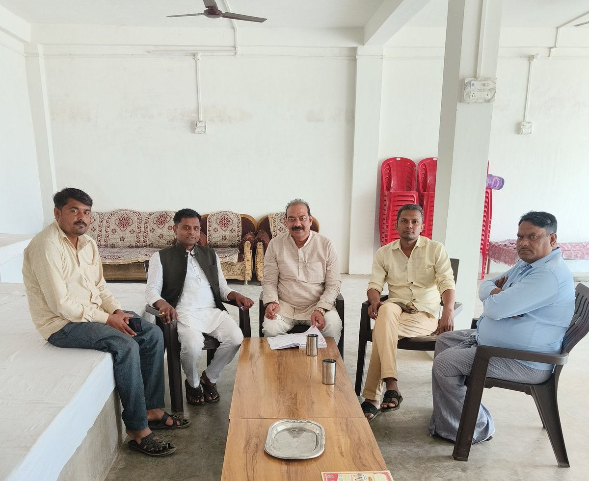 Anilsisodiabjp's tweet photo. #Sewda विधानसभा के चारों मंडल के अध्यक्षों से मिलकर अभी तक हुए कार्यों की समीक्षा की तथा आगामी दो दिनों की कार्ययोजना बनाई.
@BJP4India @BJP4UP @upwestbjp @BJP4BSR https://t.co/O6fddsRloq