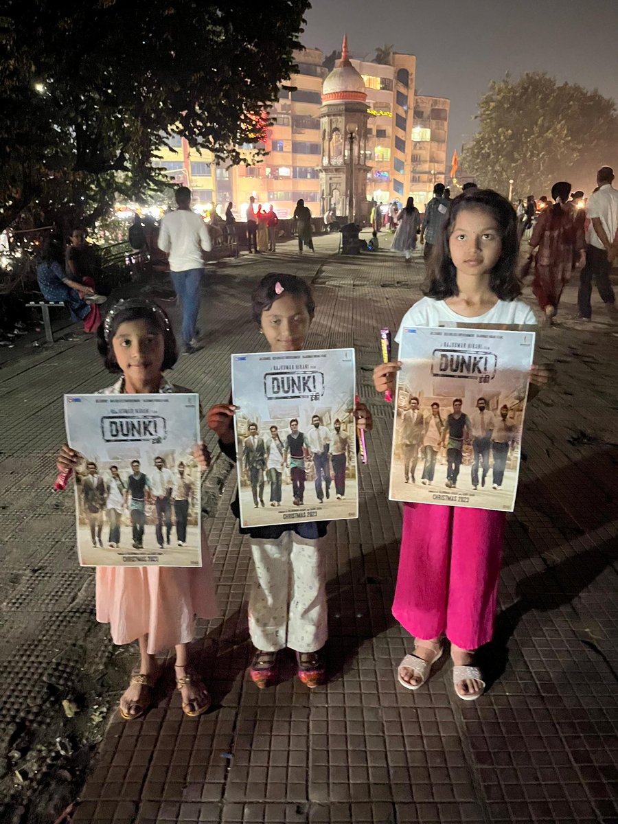 SRKCHENNAIFC's tweet photo. Pics-3: SRK fans from SRK KOLHAPUR CFC celebrated children's day yesterday by promoting #Dunki &amp; Also Distrubuted Biscuits &amp; Cadbury to Childrens.

#ShahRukhKhan𓀠 @iamsrk https://t.co/BrEP0MqcS0