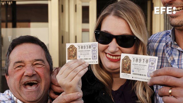 LOTERÍA NAVIDAD |   🍀

La suerte juega doble en Saucelle (Salamanca): primero encontrar los décimos escondidos por su Ayuntamiento para fomentar el turismo y luego que toque en el sorteo del 22 de diciembre.

🖊️Crónica de Nacho Martín para EFE