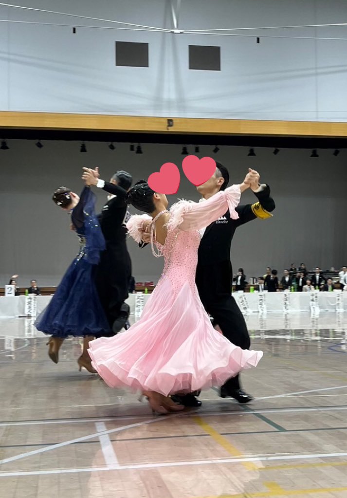 🎀ベビーピンクドレス🎀

胸元のパールと肩のファーが可愛らしいドレスです💕
とても軽く、レオタードのような着心地でよく舞ってくれます✨️
袖付きで二の腕を隠してくれるのも嬉しいポイントです！

着用者 153cm 標準体型

ご相談はDMにて承ります✉️

＃ドレスレンタル