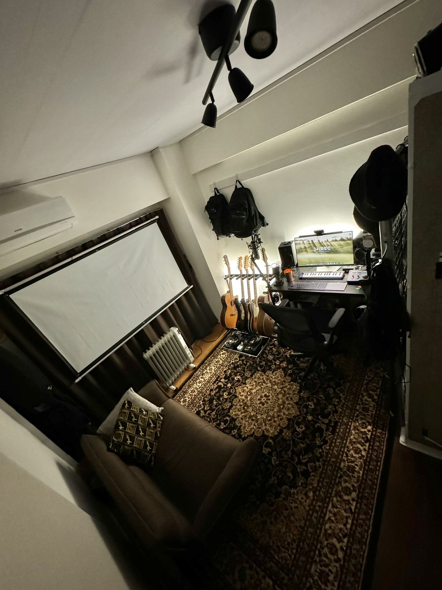 和室の面影0な仕事部屋です
#魔改造和室