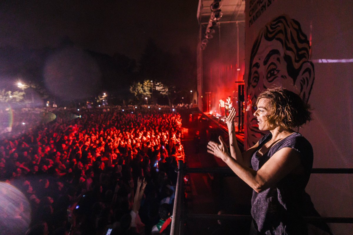 Hola gente!
Os queríamos contar que en el Wizink nos acompañará Conchita García de <a href="/ARANSBUR/">ARANSBUR</a> como intérprete de Lengua de Signos. 

Tenemos cupo de entradas para las personas sordas. Si estáis interesados, por favor escribid a blackizar@gmail.com para gestionarlo 🫶🏻
Gracias!