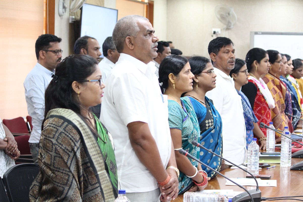 sird_pr_odisha's tweet photo. Follow up trg on #PatronizationandCapacityBuildingofLocalChampions
The innovative initiatives, novel thoughts, duable planning and visioning exercise to make the GP as a cluster of development, Sarpanches of different dists presented their activities during the trg at #SIRDPR. https://t.co/DzUWREeibW