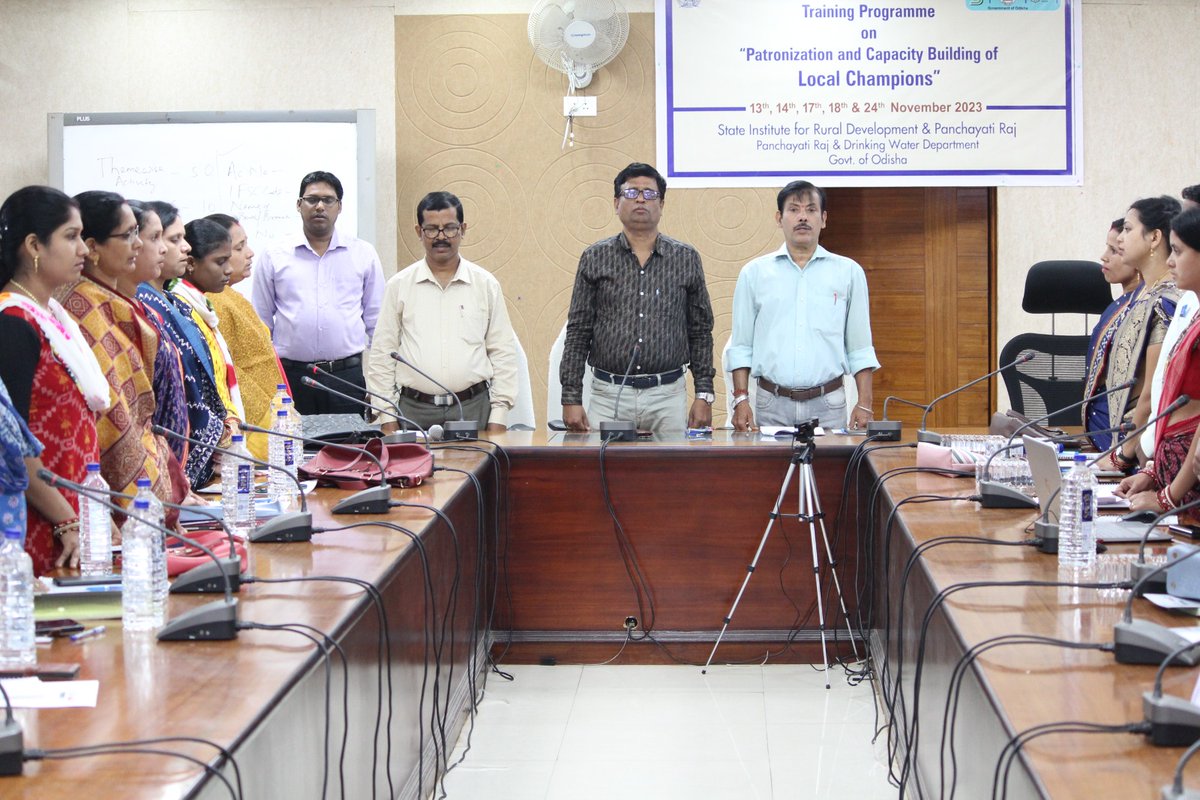 sird_pr_odisha's tweet photo. Follow up trg on #PatronizationandCapacityBuildingofLocalChampions
The innovative initiatives, novel thoughts, duable planning and visioning exercise to make the GP as a cluster of development, Sarpanches of different dists presented their activities during the trg at #SIRDPR. https://t.co/DzUWREeibW