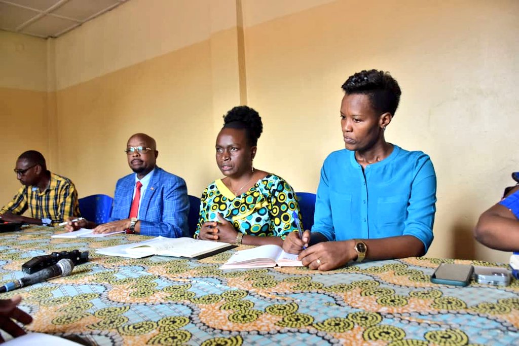 Burundi_senat's tweet photo. #Burundi: L'équipe des sénateurs conduite par le 1er Vice-Président du @burundi_senat visite le Centre Seruka de #Kigobe en @MairieBuja pour s'enquérir de l'état des lieux du fonctionnement de ce Centre qui s'occupe des victimes des violences basées sur le genre https://t.co/JEQRUY8wp9