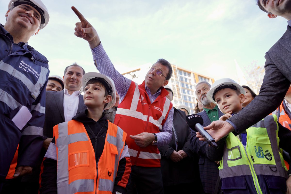 ekrem_imamoglu's tweet photo. Bu tüneller İstanbul’un soluk boruları

İstanbul’un dört bir yanında dev tüneller kazıyoruz. Bu tünellerin bazıları sel baskınlarını engellemek için, bazıları yeni içme suyu hatları için, bazıları da trafik sorununu kökten çözecek metro tünelleri. https://t.co/heQ0SnRGJs