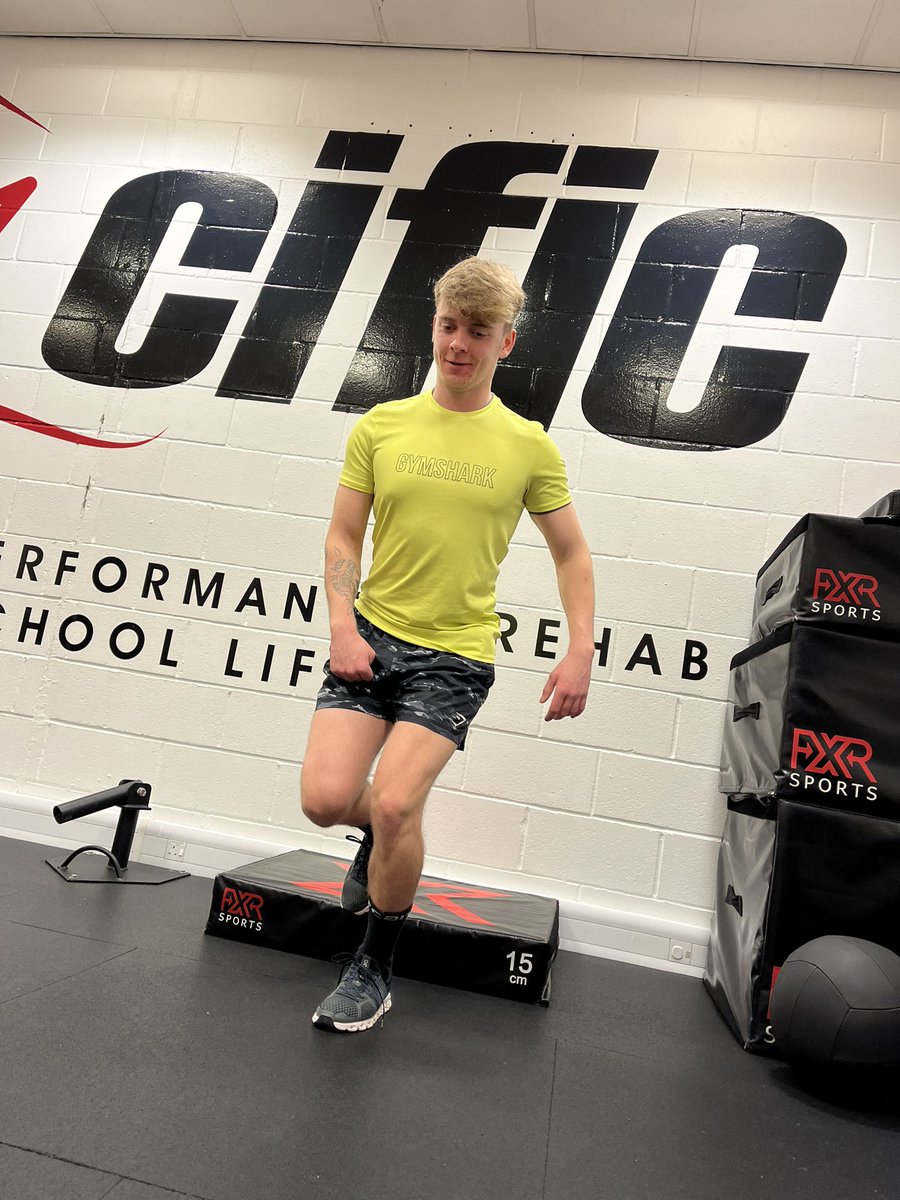 specific_scot's tweet photo. 😡 After a torrid time with his ACL Op and rehab, Fras is on the right road now. ⚽️👍🏼

First Proper Rehab session in the bank. ✅

#TheresRehabThenTheresProperRehab 😉 https://t.co/nx5YlyoS28