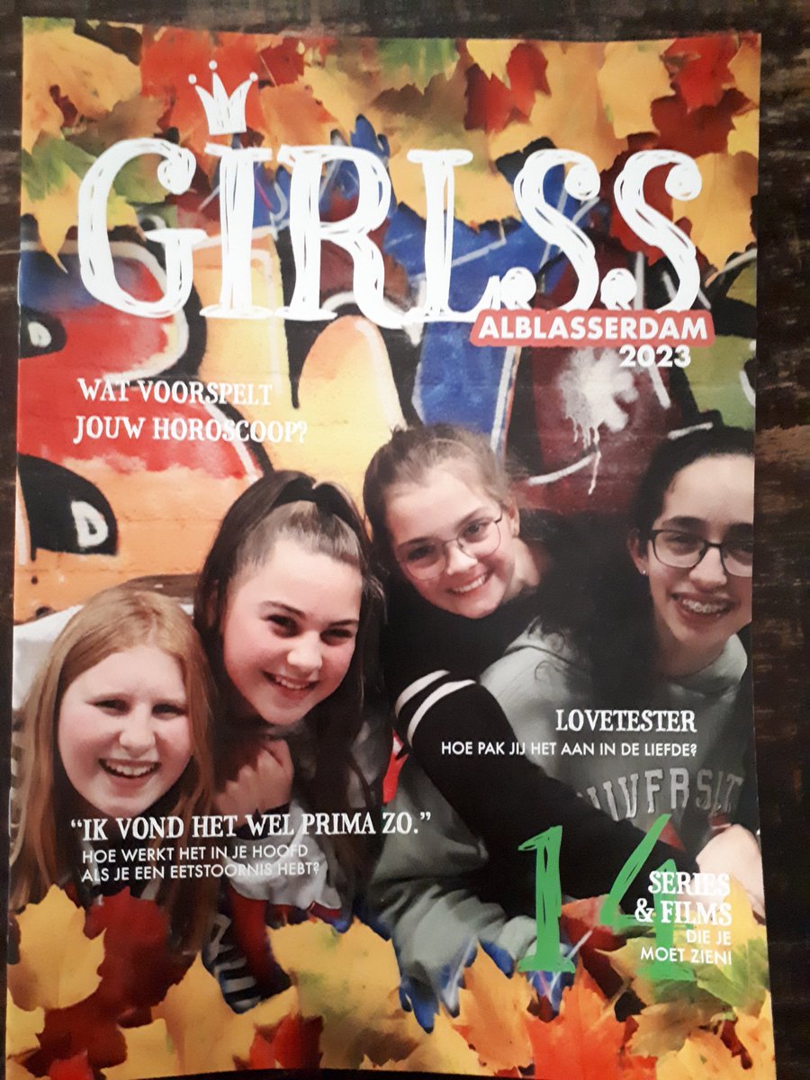 ColAlblasserdam's tweet photo. Aan het begin van de Raadsvergadering verrast met het eerste meidenmagazine van Alblasserdam! Mooi project Talentlab van #Jeugdpunt. Vier trotse meiden hebben er samen hard aan gewerkt. En tijdens de schorsing is het magazine volop gelezen. https://t.co/CCYR4dEanl