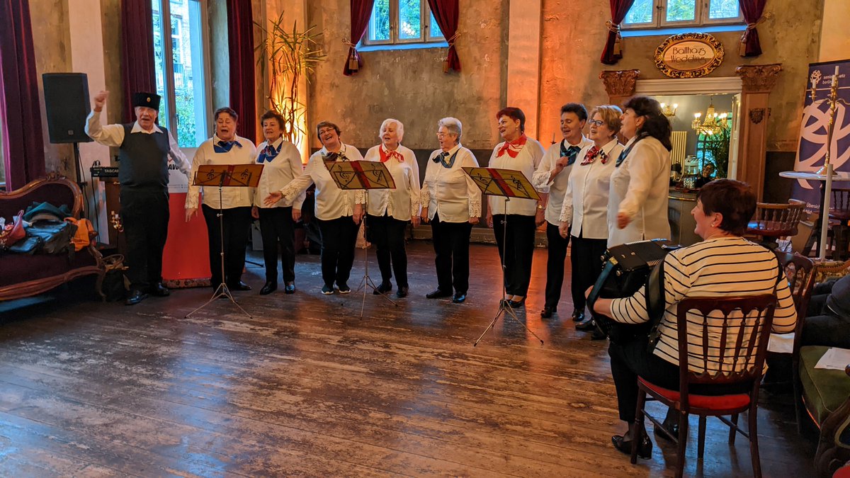 Thoma_Mel_'s tweet photo. Auf der Plattform https://t.co/LsFlc1EbVi finden ältere Menschen vielseitige Angebote zum Mitmachen. Im #Ballhaus Wedding zeigten exemplarisch die #Gesangsgruppe Heimat, die #Bauchtanzgruppe #Nefatari und das #Theater der Erfahrungen ihre tollen kulturellen Darbietungen. https://t.co/M5rFCalkjA