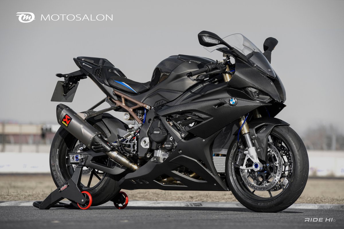 MOTOSALON_oka's tweet image. 【ROTOBOX イベント情報】
11月26日（日）ライコランド京都店にて商品説明を開催。
ロトボックスはモデルの違う2タイプのカーボンホイールを車種別専用品としてラインナップ。
この機会にデザイン、製品品質、軽量感をご覧ください。
＃rotobox #ロトボックス　＃ライコランド京都　＃ricoland