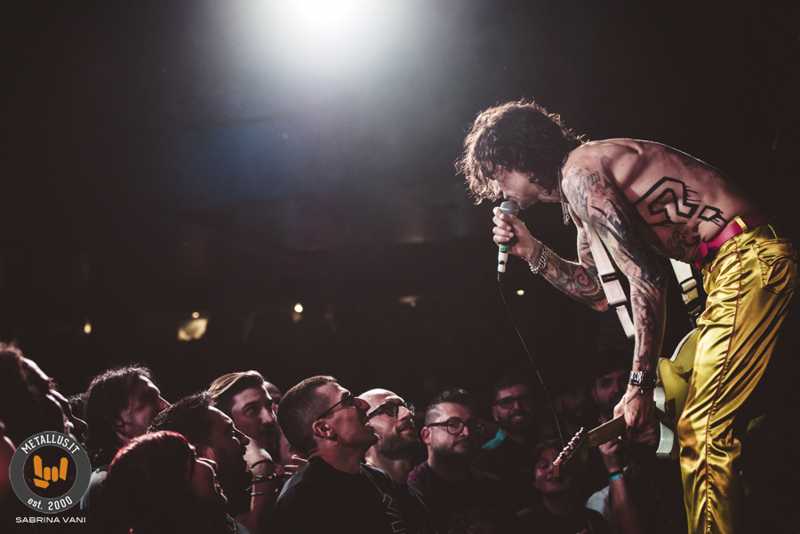 metallus_it's tweet photo. The Darkness: le foto della data di Roma! https://t.co/2sJ7ahbOfP #TheDarkness @Vertigo_co_it #SinPlus @thedarkness @orionliveclub https://t.co/RHK7fueVqr