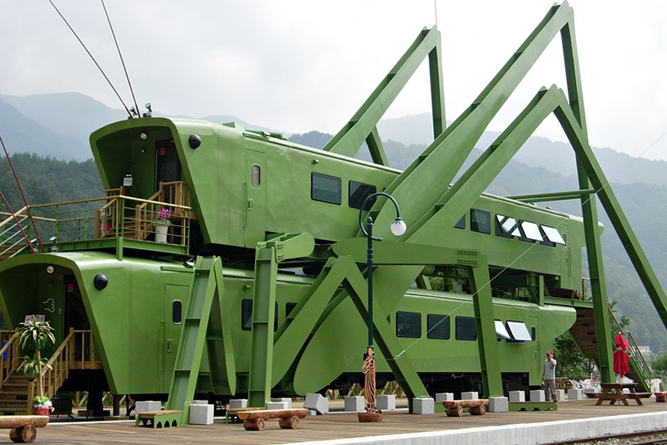 sciencegirl's tweet photo. Cafe in South Korea made up of two train carriages, each transformed to resemble a giant grasshopper https://t.co/BlRj4svoHo