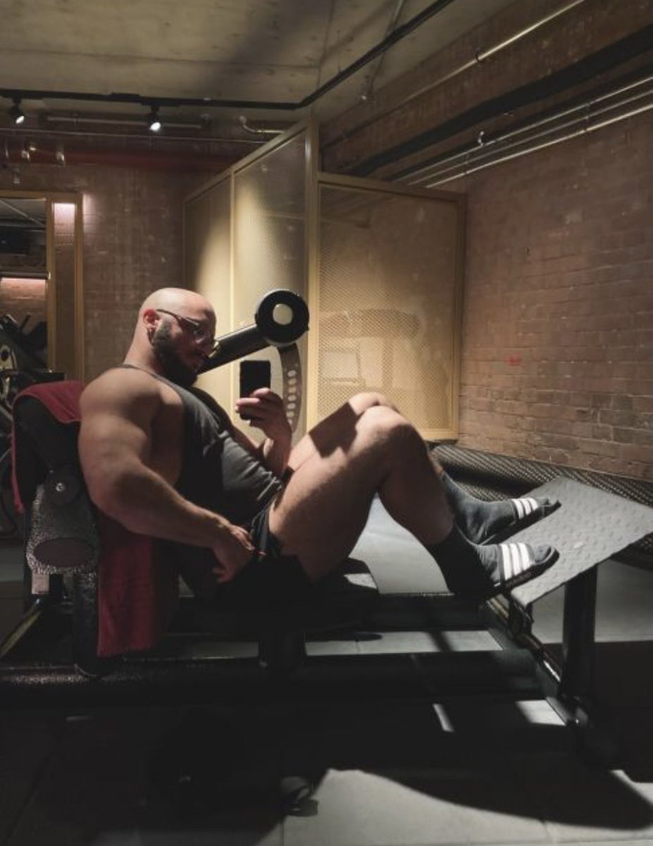 FS3647294200's tweet photo. #gym #male #feet #socks #adiletten #adidas #alpha #dom #gay #selfie #lickday https://t.co/gK7CBtSpDs