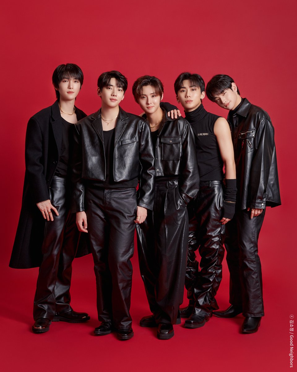 [#DKZ]📸

11/20 세계 빈곤 어린이의 날 기념
DKZ 단체 화보 공개🥰
모두들 행복한 하루 되세요❤

후원한 모든 동아리 분들께
DKZ의 미공개 화보가 담긴 특별후원증서와
친필 싸인 폴라(추첨)를 드려요❣🎁

👉 bitly.ws/WVaA

#세현 #민규 #재찬 #종형 #기석
<a href="/dkz_dy/">DKZ OFFICIAL</a>