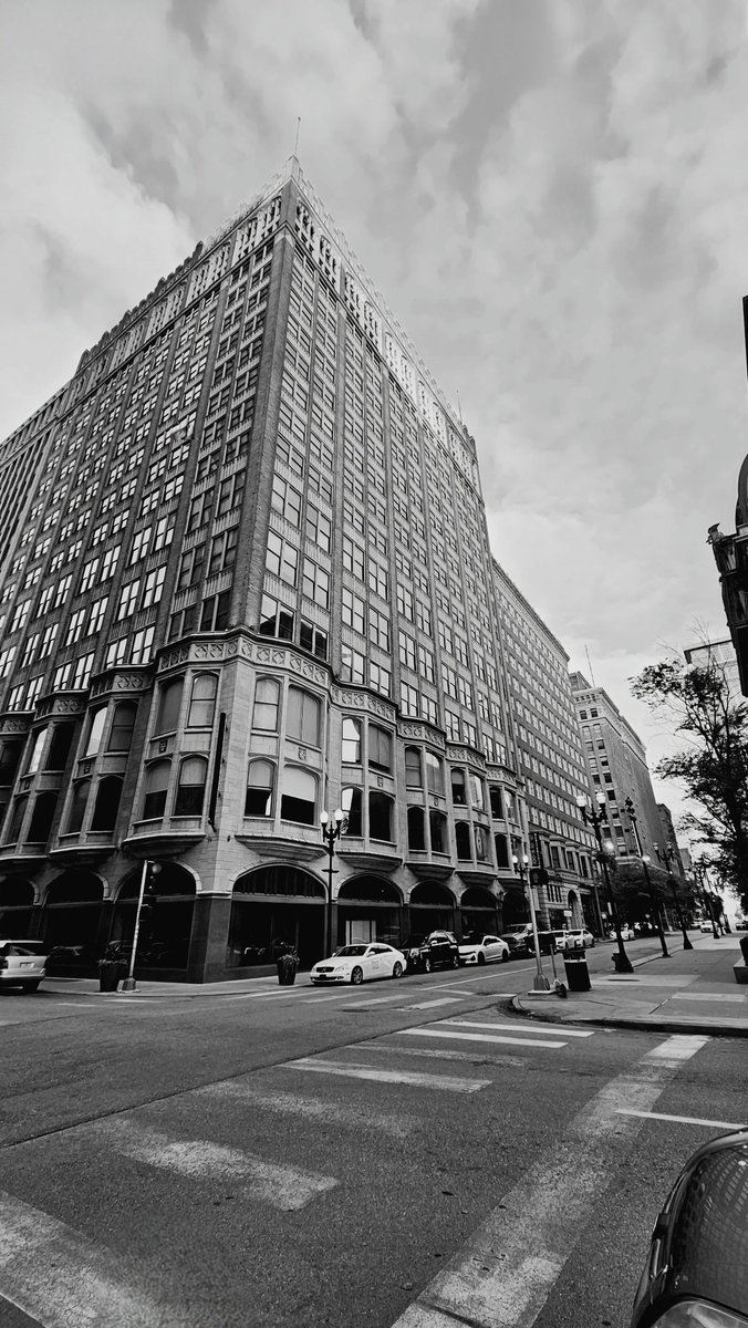 Downtown StL

#DowntownStL #Dowtown #Stlouis #DowntownStLouis #PhotographyIsArt #Photography #Preset #BlackAndWhite #BlackAndWhitePhotography #GalaxyS23Ultra #GalaxyS23 #Galaxys23Photography