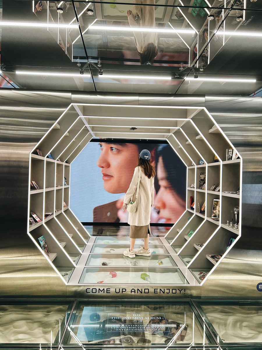 claraltan's tweet photo. My bb and I caught D.O. MVs @ Kwangya a couple of days ago! 🫡 https://t.co/zaibigyfrN