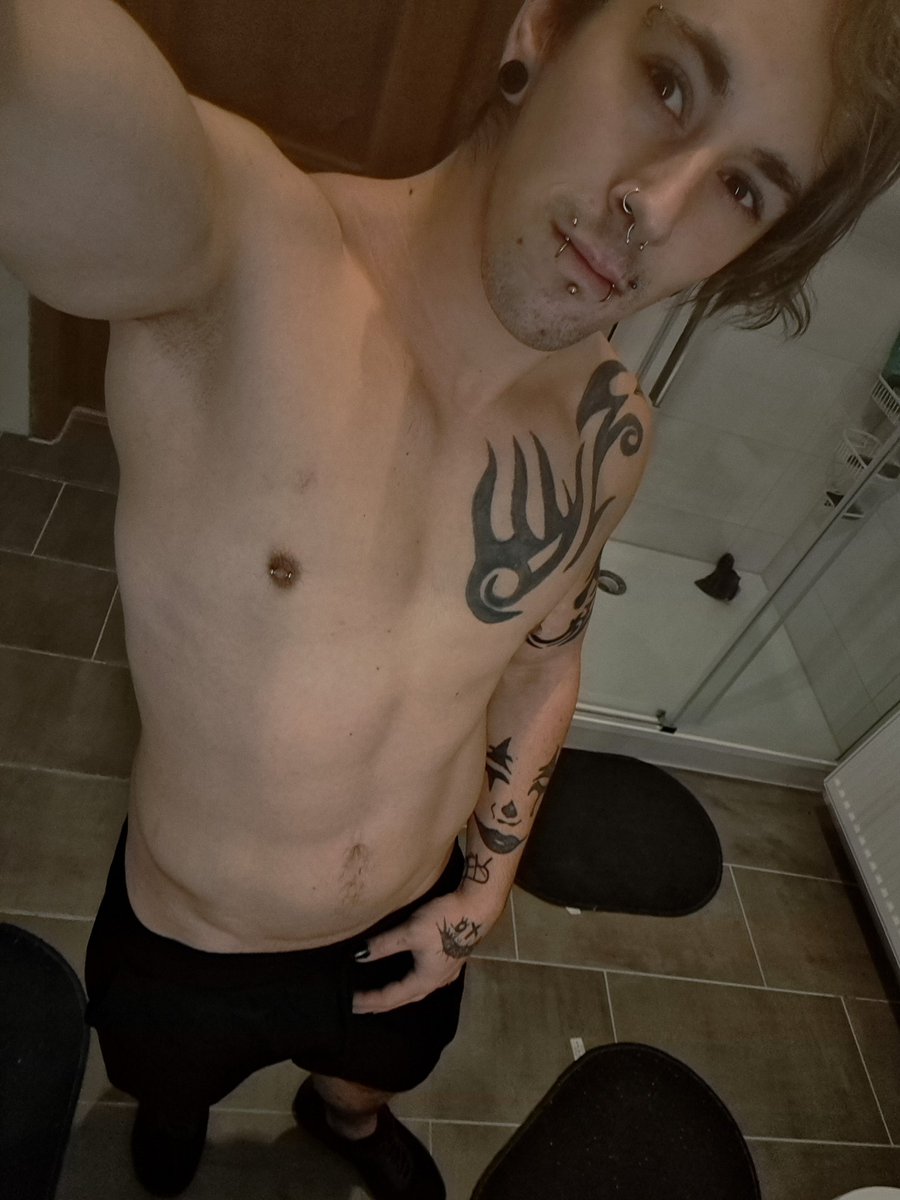 onlyfanstevil's tweet photo. Moin moin auf in den neuen Tag ✌️🖤🖤 https://t.co/GQ8awk5cxN