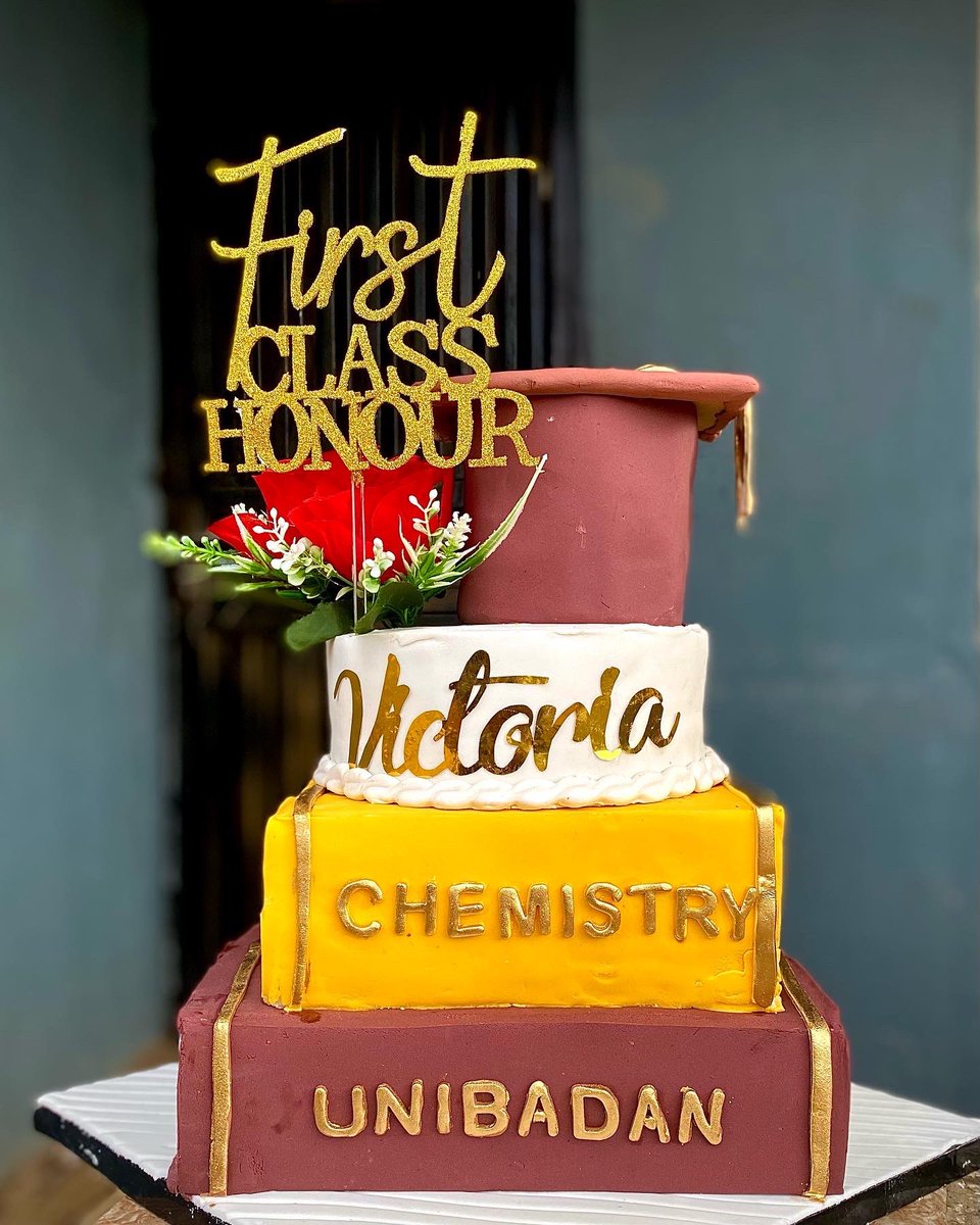 toriacakes's tweet photo. Happy birthday and happy convocation to me🥰🎉🎉

I graduated with a First Class honor from the Department of Chemistry, never been more proud of myself 🥰

Best believe if it’s from Unibadan, it is of outstanding quality 
Grace is my story🙏😇
#UIConvocation #birthday https://t.co/7ACMc78gu6