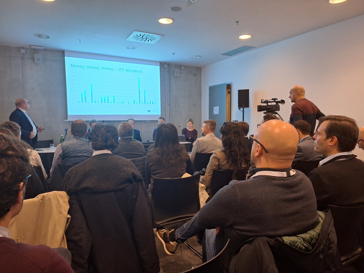 Just started a media trip for 20+ EU journalists in Ostrava (Czechia) to understand how a region can undertake transition from coal mines industries to green economy, also thanks to the #JustTransitionFund  #INFORMEU