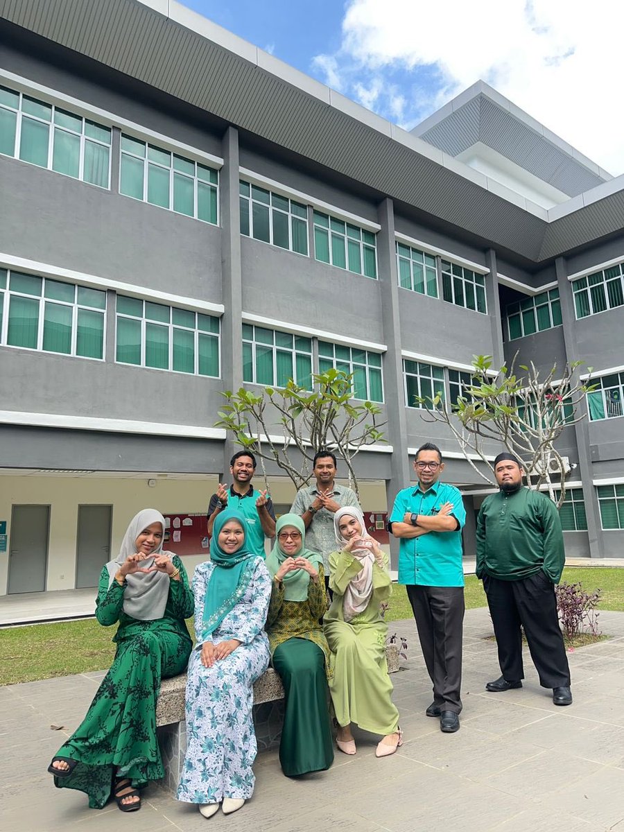 OfficialCFSIIUM's tweet photo. #WEARGREEN
#WEARGREENFORPALESTINE
#CFSIIUMSTANDSWITHPALESTINE
#CFSIIUM
Office Corporate & Strategic Department https://t.co/VYqfkO0D3A