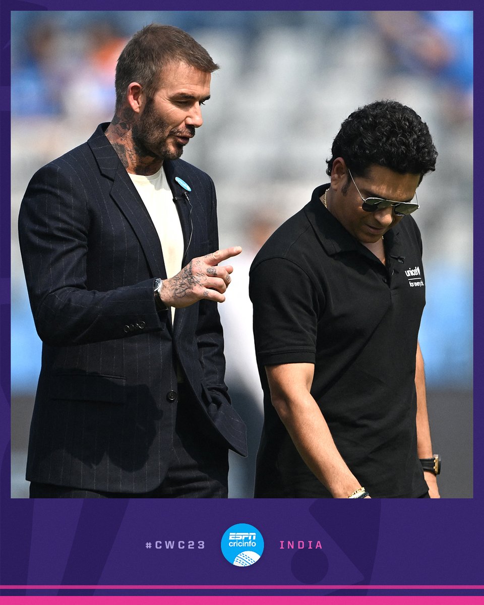 ESPNcricinfo's tweet photo. What's David telling Sachin? 😀 https://t.co/l1moZnImUS