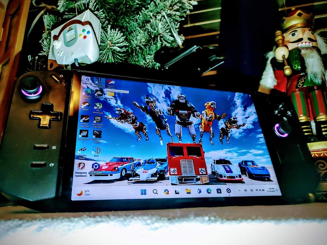 damailmann1's tweet photo. Underneath the small X'mas 🎄 early Christmas 🎁 😘😍
Lenovo Legion Go is a 🎮 Game Changer
#lenovolegiongo #legiongo #lenovo #handheldpc #Christmas2023 https://t.co/SLXLbB5t2w