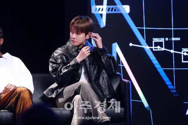 real_exol6161's tweet photo. لوزرایی که مدرسه/دانشگاهین ،من با این بکهیون دارم میرم اتاق خالی

@weareoneEXO @B_hundred_Hyun #BAEKHYUN_Ezreal https://t.co/TmeS6wV6O3