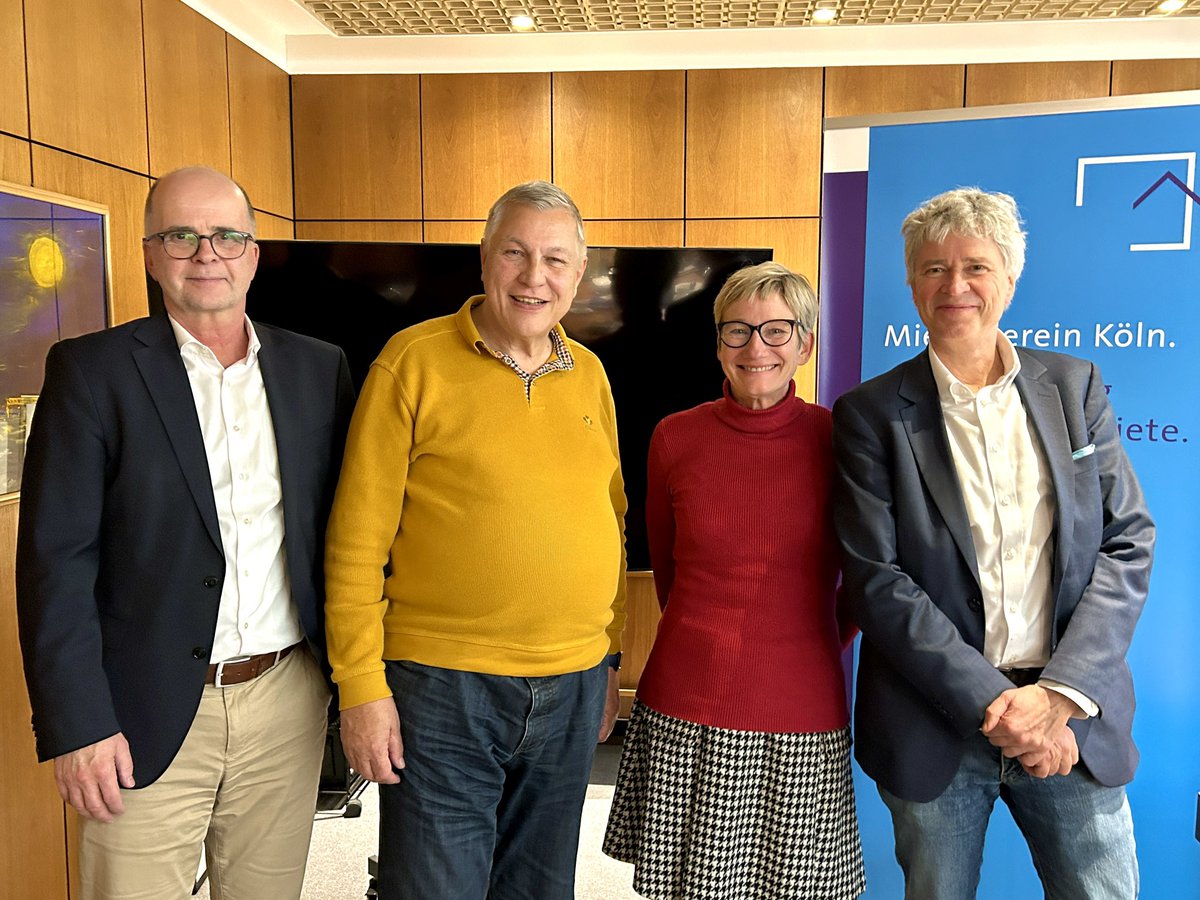Hans Jörg Depel (@depelhans) on Twitter photo Zu Gast beim <a href="/MieterbundKoeln/">Mieterverein Köln</a> : Dr. Katja Robinson (Leiterin Amt für Soziales und Senioren der Stadt Köln) und die beiden Stadtdezernenten Dr. Harald Rau und Markus Greitemann im Gespräch mit F. X. Corneth. Das Thema: Was kann gegen die wachsende #Wohnungslosigkeit getan werden. Zu Gast beim <a href="/MieterbundKoeln/">Mieterverein Köln</a> : Dr. Katja Robinson (Leiterin Amt für Soziales und Senioren der Stadt Köln) und die beiden Stadtdezernenten Dr. Harald Rau und Markus Greitemann im Gespräch mit F. X. Corneth. Das Thema: Was kann gegen die wachsende #Wohnungslosigkeit getan werden.