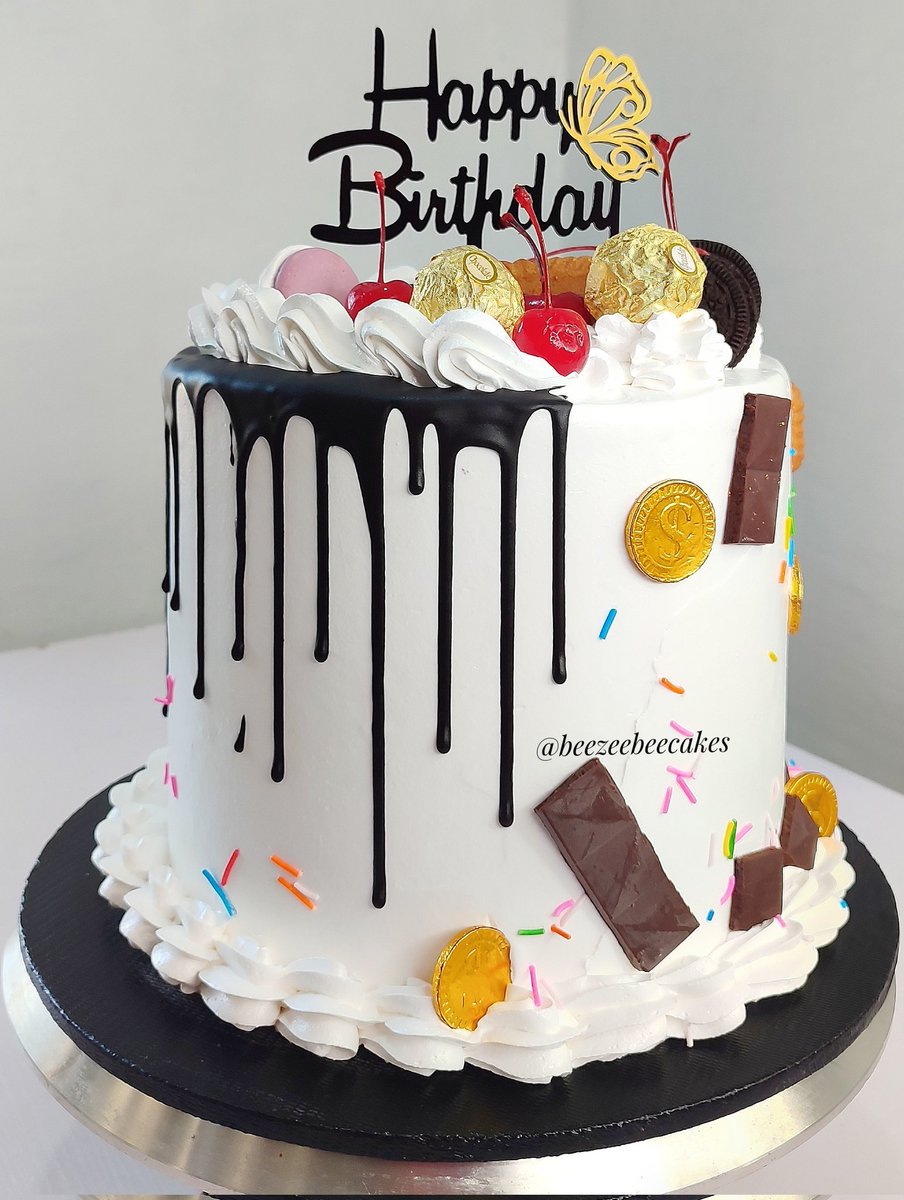 Whipped cream cake.

Need a cake? We are available.
07035762582

#cakes
#cakesinasaba
#bestcakesinasaba
#birthdaycake
#dwts