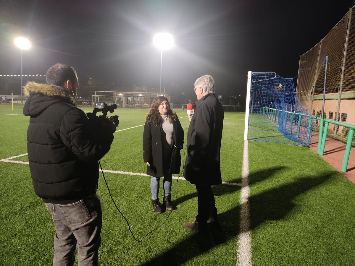 cdsanroqueeff's tweet photo. Ayer @sirolopez junto con la @RFFM_oficial se pasaron por el José L. Sánchez Juez para grabar "Escuelas de fútbol" sobre nuestro club. Próximamente podremos verlo en @telemadrid https://t.co/EvCOqytqfi