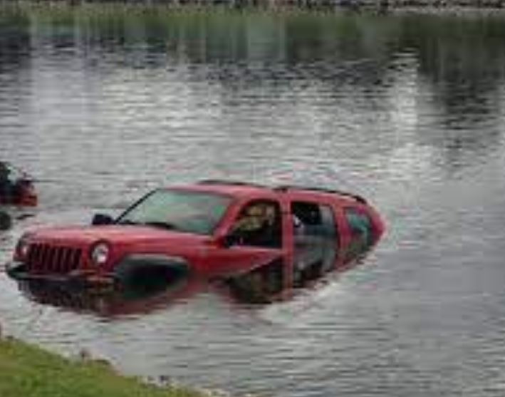 tweeters_tech's tweet image. Voice tech can save lives.
In Dec 2019, Gael's jeep fell into an icy cold river in Iowa and began sinking.
All Gael could do to was to ask automated assistant on phone to seek help. Within a few minutes, firefighters arrived and rescued Gael.
#voicetech #voicetechnology