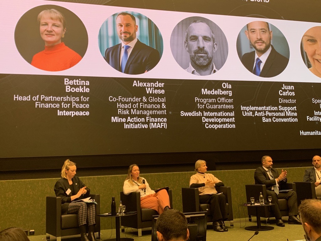 Opening the session, @CamilleWallen of <a href="/SymbioImpact/">Symbio Impact Ltd</a> said: "Innovative finance will not replace ODA but will diversify funding for mine action. We’re looking at what we can learn from other sectors." #demining <a href="/theGICHD/">GICHD</a>