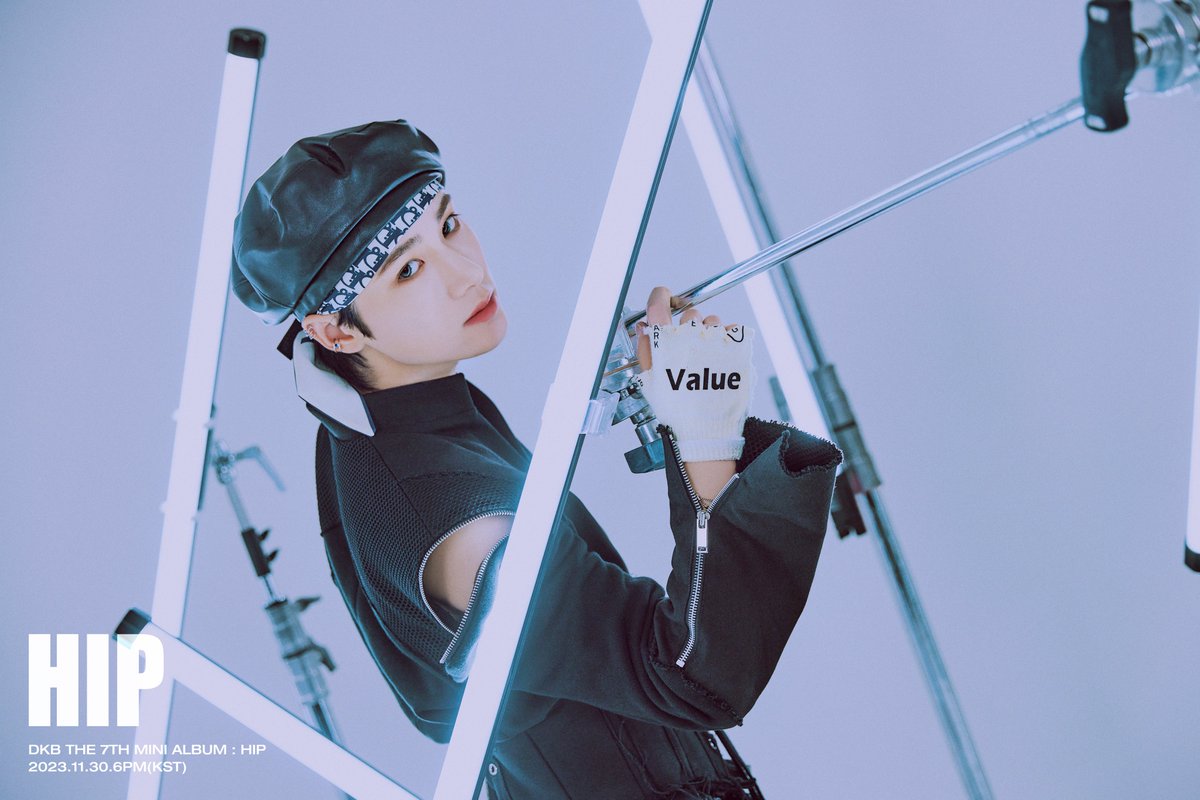 𝖣𝖪𝖡 𝗍𝗁𝖾 7𝗍𝗁 𝖬𝗂𝗇𝗂 𝖠𝗅𝖻𝗎𝗆
[𝗛𝗜𝗣]

𝐶𝑂𝑁𝐶𝐸𝑃𝑇 𝑃𝐻𝑂𝑇𝑂 𝑮𝑶 𝒗𝒆𝒓.
#룬 #LUNE

2023.11.30. 6PM (KST)

#다크비 #DKB #HIP #What_The_Hell
#20231130_6PM