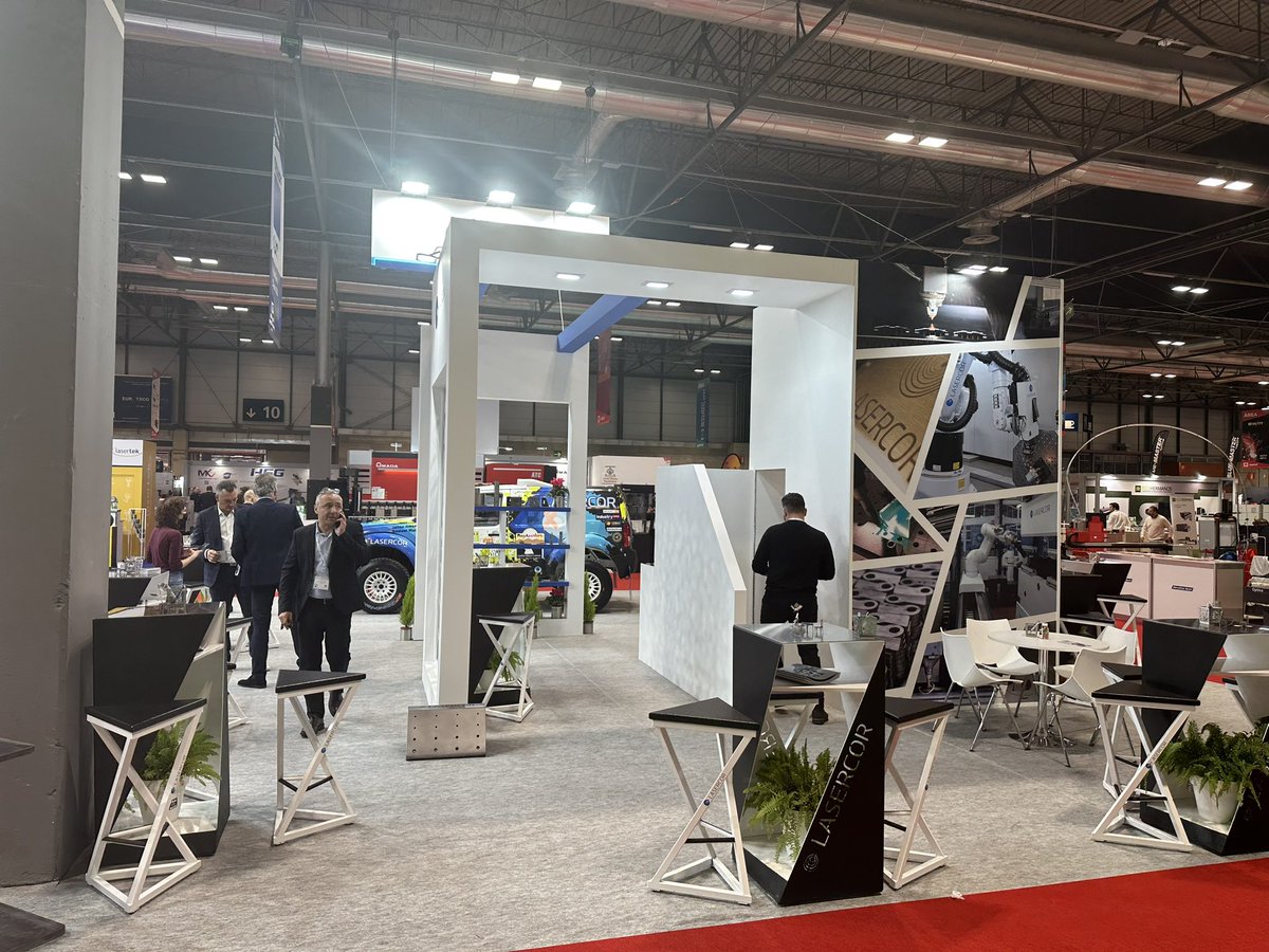 BlasPerezdelOjo's tweet photo. Empieza #MetalMadrid23 #Lasercor https://t.co/6qHZxzHMFv