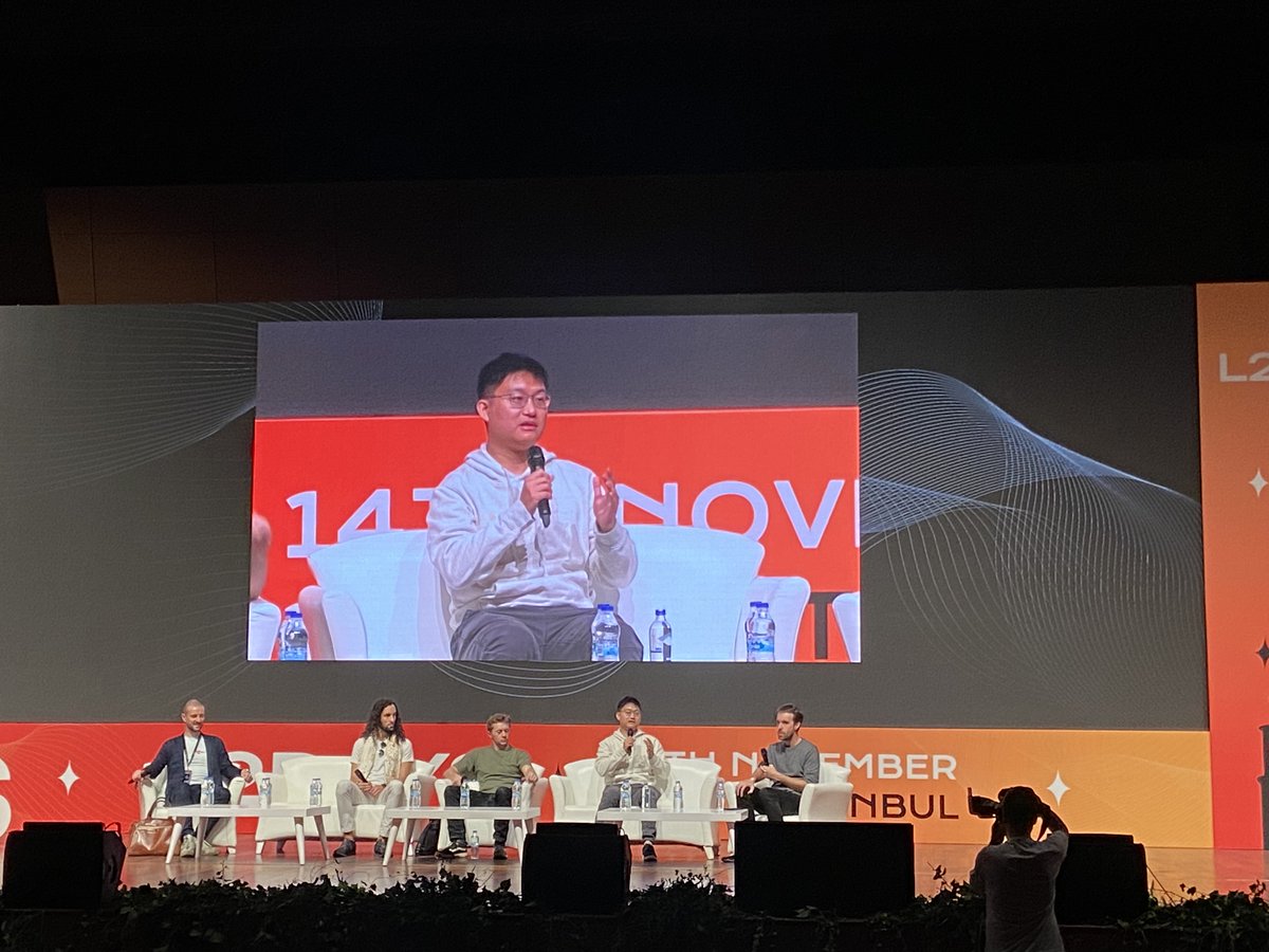 Is the adoption of shared sequencers an unavoidable future for all L2s? Catch the discussion live on the Main Stage:

🔸 Moar Intrastucture: Shared Sequencing
🎤  <a href="/drakefjustin/">Justin Drake</a>
👥  <a href="/charleslu1/">Charles Lu ☕️</a>, <a href="/tkstanczak/">Tomasz K. Stańczak</a>, <a href="/tyneslol/">Mark Tyneway 🔴</a>, <a href="/jskybowen/">Josh</a>