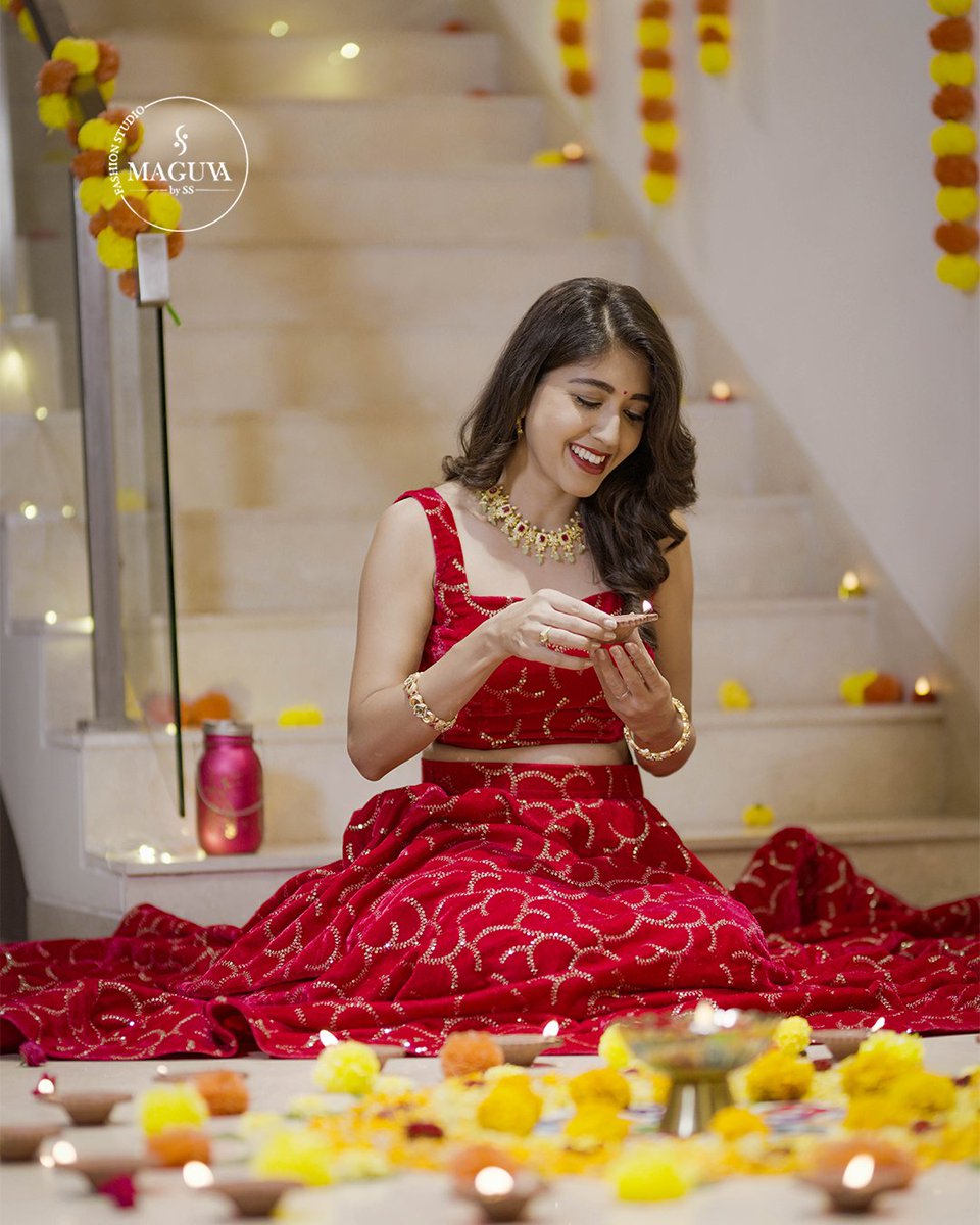 Maguvaby_SS's tweet photo. Outfit: Magenta Pink velvet lehenga
Also Available in different colors
Radiating Diwali glamour with our exclusive Magenta Pink Velvet Lehenga!
✨ Embrace the festive spirit in style because every celebration deserves a touch of luxury. 
#maguvabyss #magentapink #diwaliglamour https://t.co/UcPY7besdU