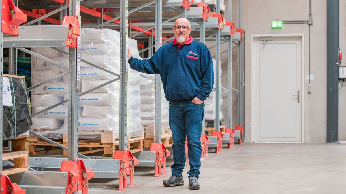 Van vrachtwagenchauffeur naar Facilitair Coördinator, die switch maakte Marco Ribbink toen hij aan de slag ging bij Navobi. Samen met zijn team zorgt Marco er elke dag voor dat de fabriek er spic en span uitziet. 

Lees het interview met Marco hier: vandriegroup.com/nl/nieuws/blog…