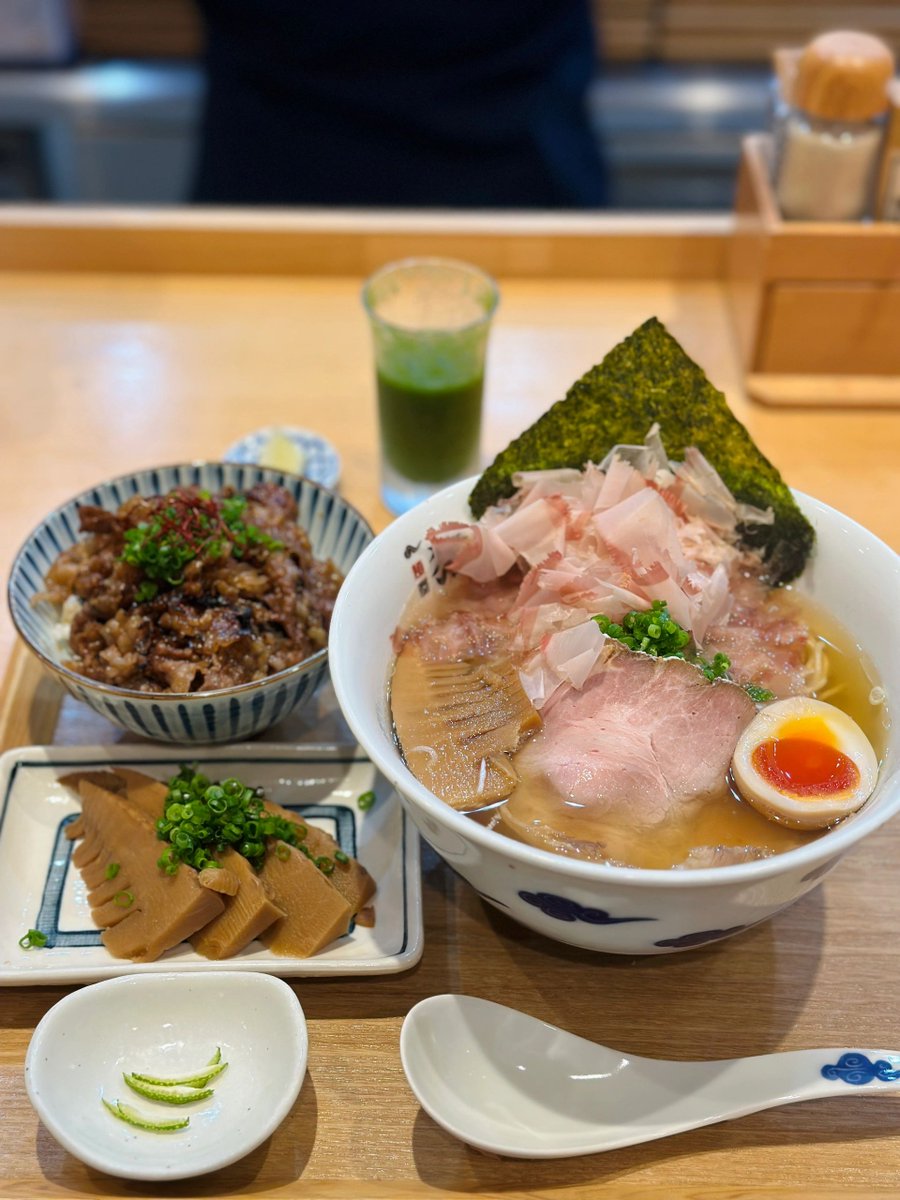 ekoperdianto's tweet photo. 今日の一杯🍜⁡

#鶏白湯そば彌
#鶏白湯そば
#ダイブめし
#白湯ラーメン
#鶏白湯ラーメン
#山女 #山登り #登山 #山が好き #山が好き #山登り #仕事おわ登山 #簡単ハイク #良い季節です #バックパック #海も好き
⁡⁡#goodmorning ⁡⁡#おはようございます #山登り #日の出 #ご来光 #朝日 #朝駆け https://t.co/Vt1rdUnSc8