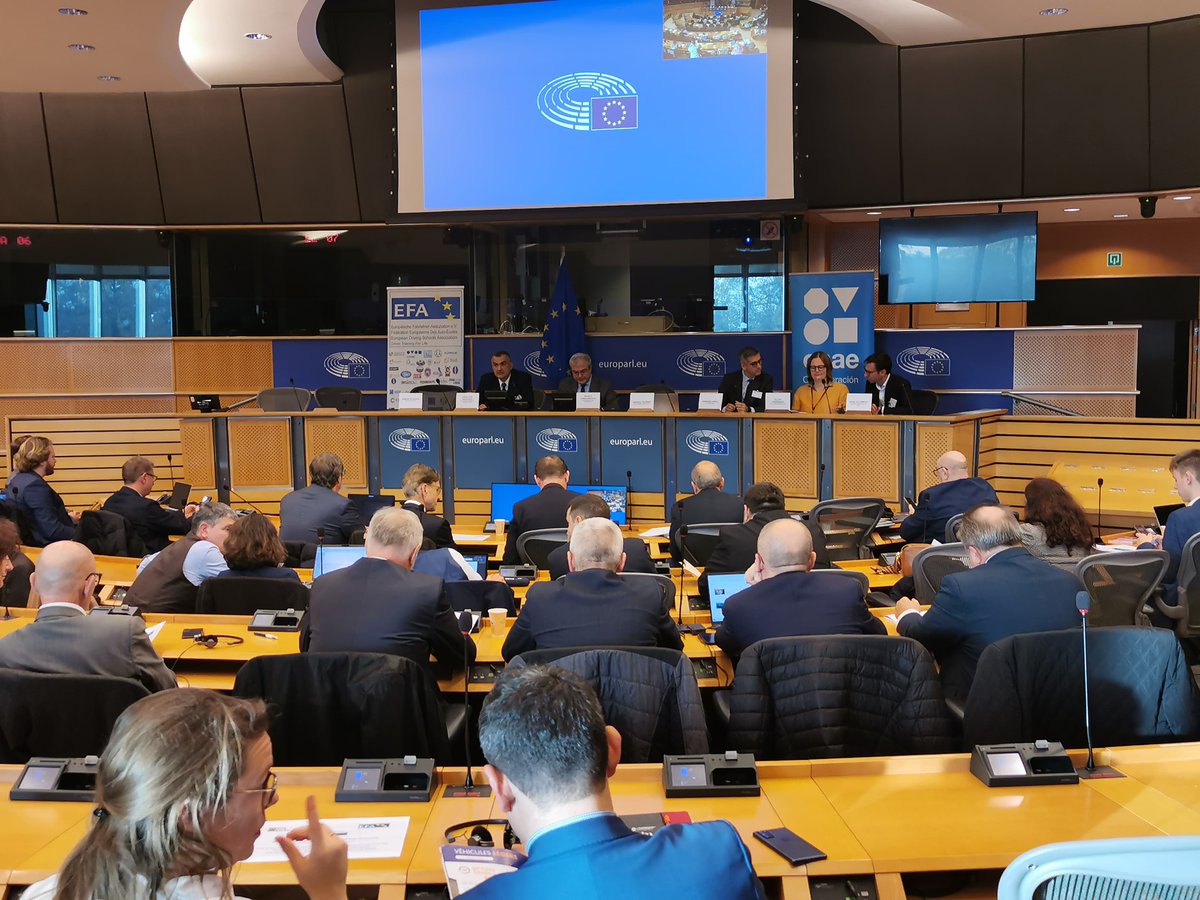 🇪🇺El presidente de <a href="/InfoCnae/">Confederación Nacional de Autoescuelas</a> y <a href="/EUdriveschools/">EFA European Driving Schools Association</a> <a href="/lorca_sanchez/">Enrique Lorca Sánchez</a> y el delegado de CNAE en Europa <a href="/RAULVILADRICH/">RAÜL VILADRICH</a> explican hoy en el <a href="/Europarl_ES/">Parlamento Europeo en España</a> el papel de la formación vial en el marco de la futura directiva europea sobre el #permisodeconducir 

@FitdriveH2020 #concienciaciónvial