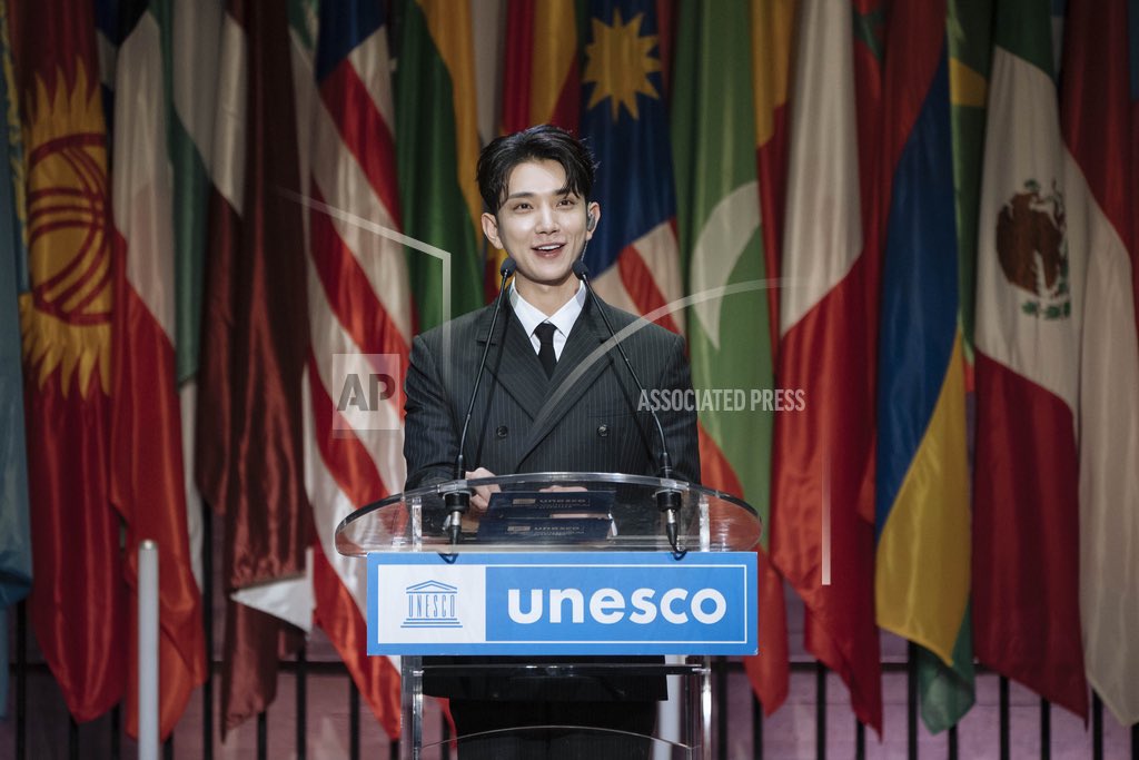 FanSEVENTEEN_FR's tweet photo. [NEWS]
#SEVENTEEN au '13th UNESCO Youth Forum' à #Paris | Photos de presses ! 

💎 Plus de photos ici : https://t.co/6wJnC8PxqT
_______
#NAi https://t.co/TQrUnQilIB