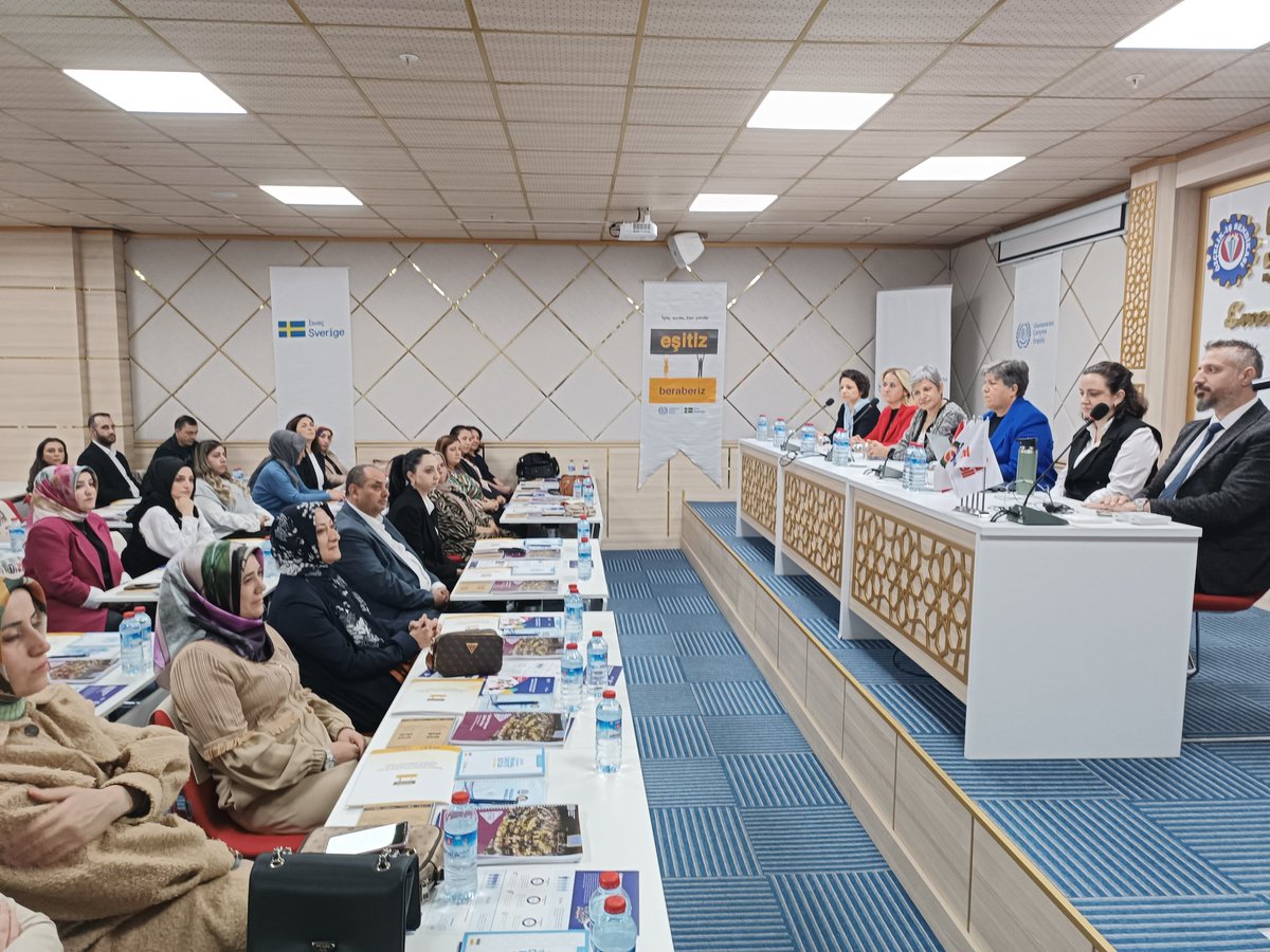 Yunus_Degirmenc's tweet photo. Uluslararası Çalışma Örgütü (ILO) ile sendikamızın işbirliğinde gerçekleştirilen ve şubelerimizin kadın komite başkan ve yöneticileri ile ILO'nun değerli temsilcilerinin katılımıyla 'Çalışma Yaşamında Şiddet ve Tacizin Ortadan Kaldırılmasına İlişkin c190 Sözleşmesi' ile ilgili eğitim programımızın açılış toplantısını genel merkezimizin toplantı salonunda gerçekleştirdik.