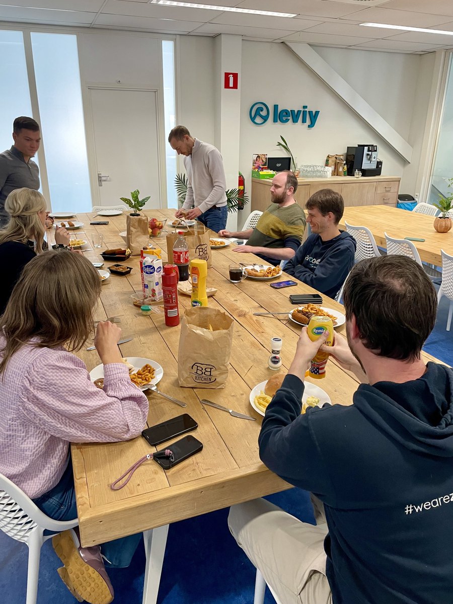 Every other week it's Fries Friday.🍟 We think it’s the perfect way to end the week. What fun traditions do you have in the office?
#FriesFriday #OfficeVibes