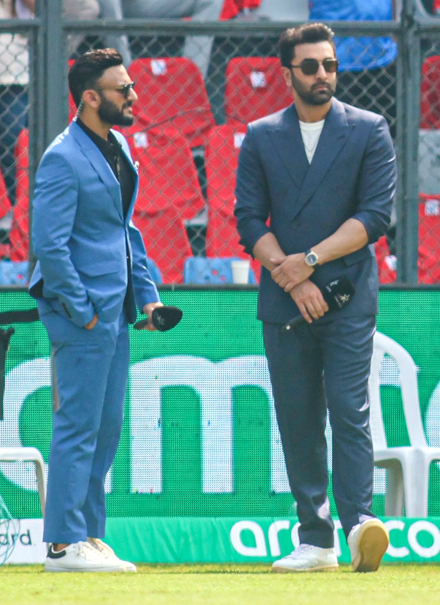 #ICCCricketWorldCup23 : #RanbirKapoor spotted on the field

#IndiaVsNewZealand #Semifinals #RanbirKapoor #RanbirKapoorfans #RanbirKapoorFc