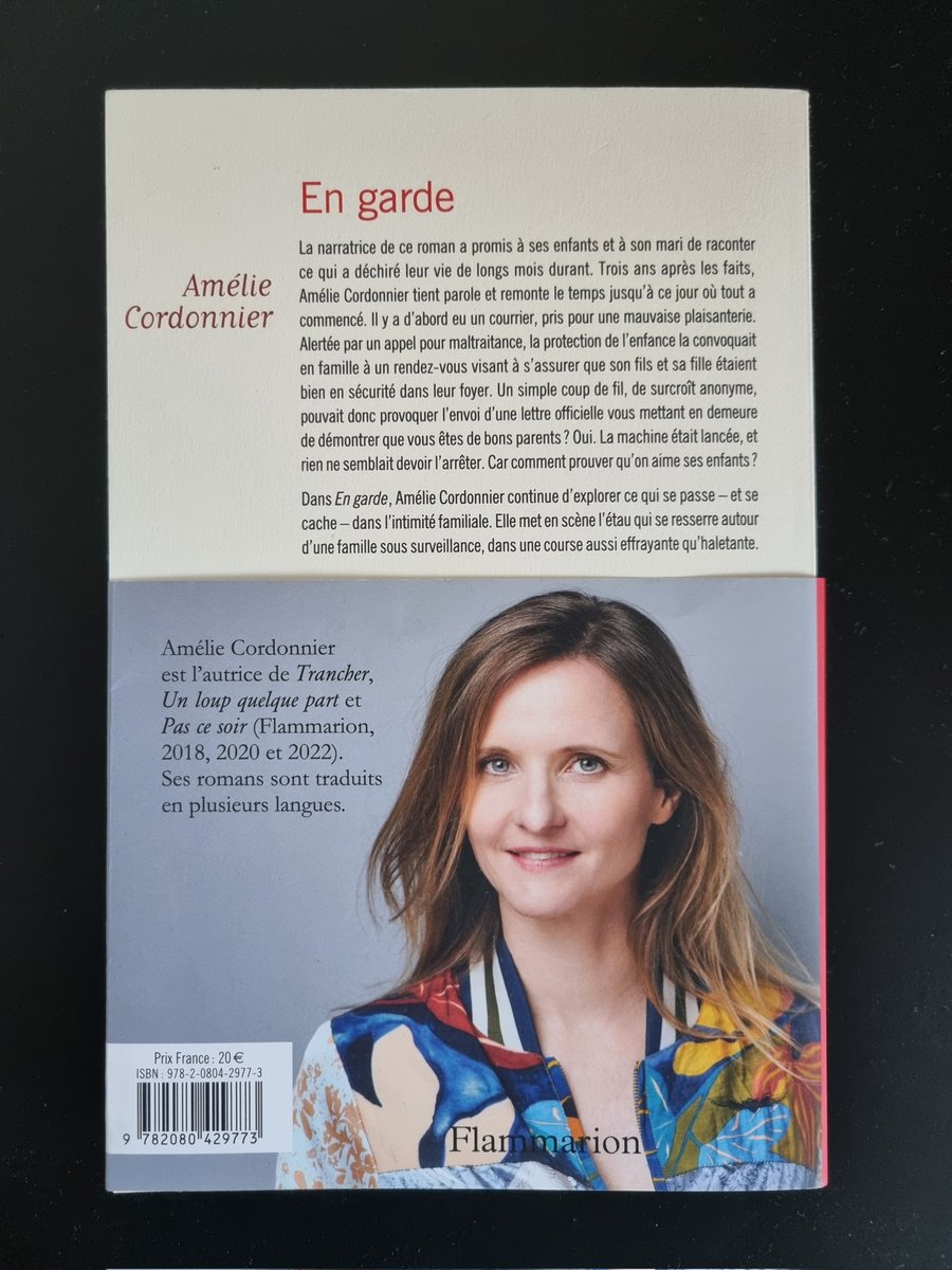 Roman lu d'une traite, la boule au ventre et les nerfs à vif. Un #thriller domestique qui interroge le rapport de nos sociétés à l'intime : jusqu'à quel point une démocratie peut-elle entrer dans nos vies privées ? Kafka et Huxley ne sont pas loin...

Si, en plus de la lire, vous