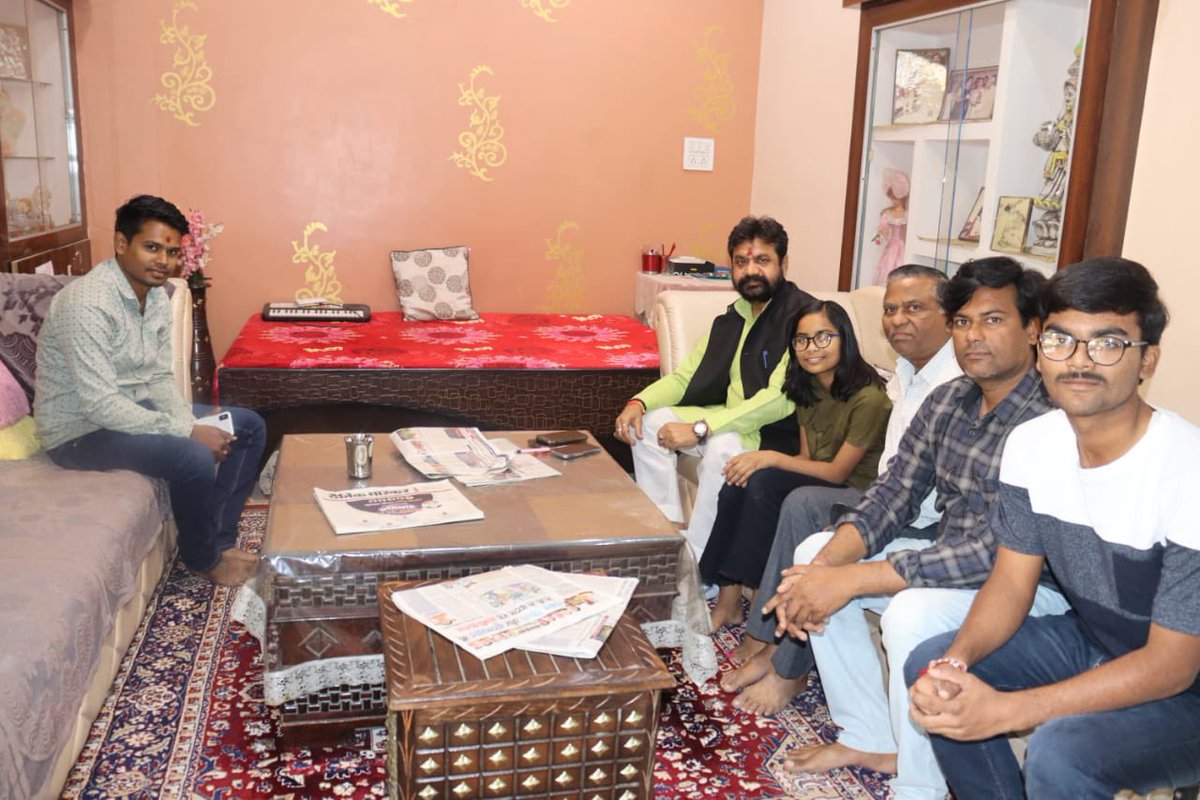 dayalugurubjp's tweet image. …कायस्थ समाज के इष्टदेव व विश्व के निर्विवाद न्यायाधीश भगवान चित्रगुप्त जी की जयंती पर आज दतिया विधानसभा में ज़िला सायोंजक श्री राम जी खरे जी के आवास पर आत्मीय भेंट कर आगामी विधानसभा चुनाव को लेकर चर्चा की। #datia #MadhyaPradesh