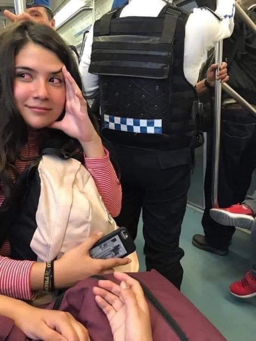 PicturesFoIder's tweet image. oh no