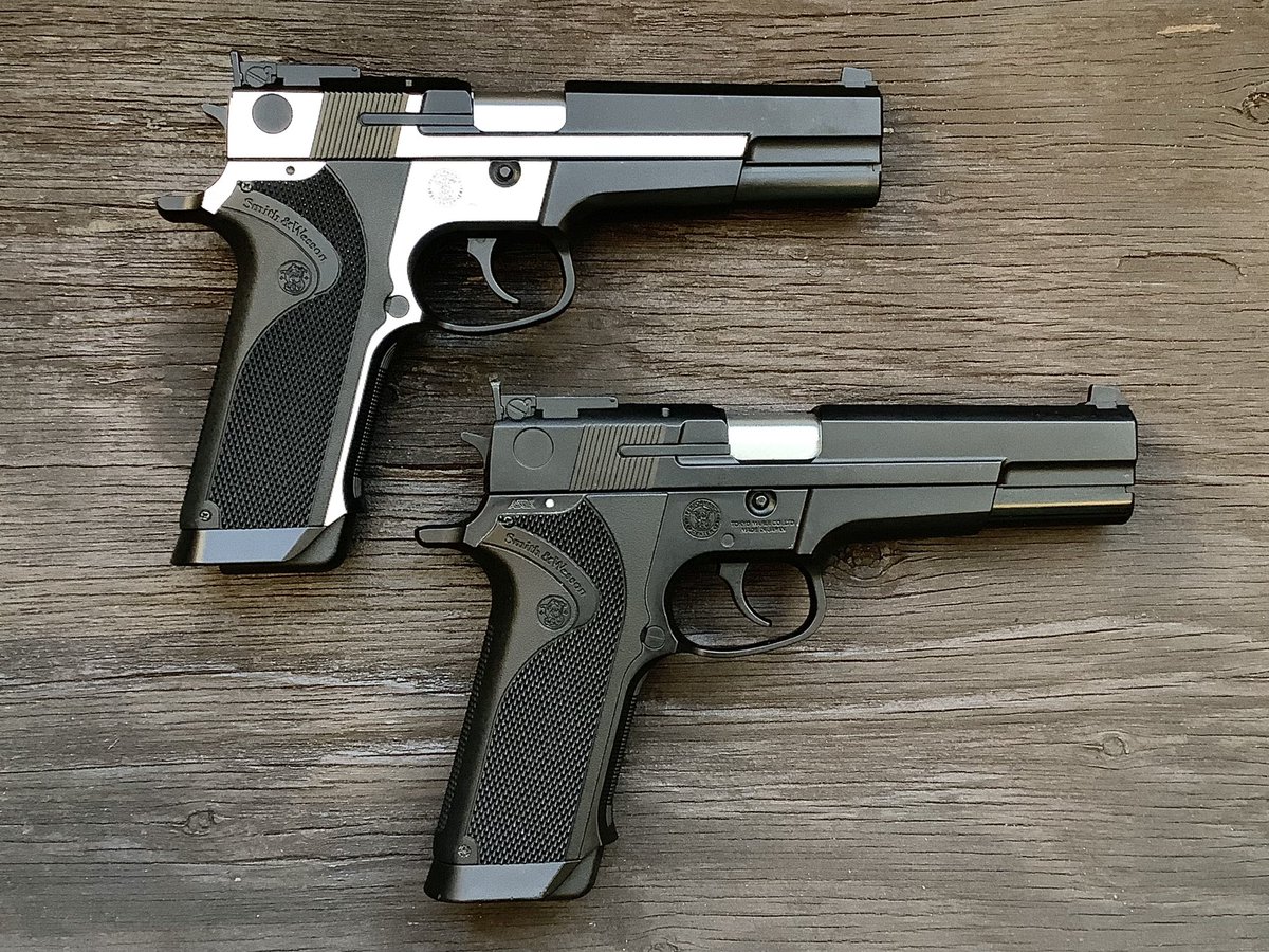 MetalicAir's tweet photo. #東京マルイ エアコキ S&amp;W #PC356

よく当たるエアコキハンドガンの定番の一つ。
弾は出ないがトリガーとハンマーが連動するDAギミックもある。
特徴的なデフォのツートンもいいが、全黒塗装してデザイン的魅力を再発見👍
片方マガジンの上部を金塗装、コッキング時のチラ見せで気分が上がるw🥳 https://t.co/XxQoZt8wI6